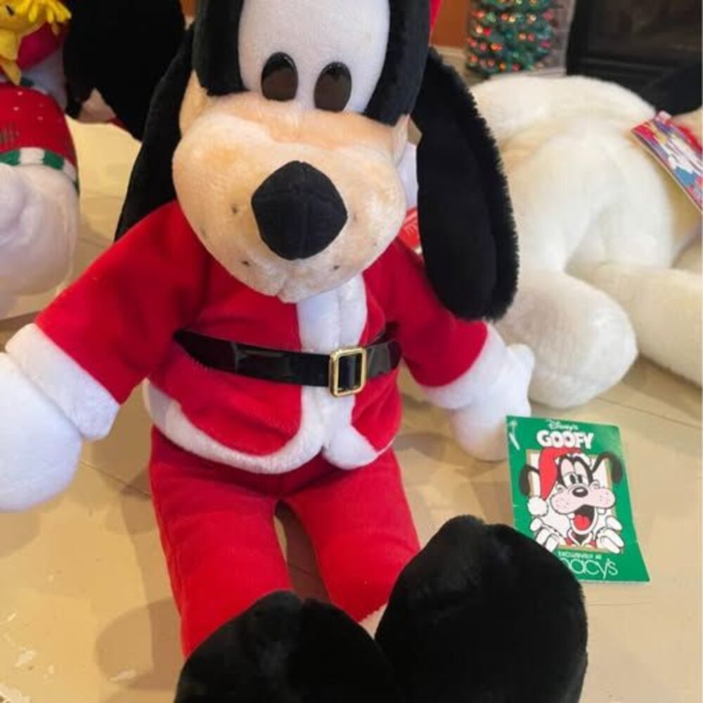 Vintage Disney Goofy Santa Plush Doll Christmas Macy's Exclusive Figure NWT
